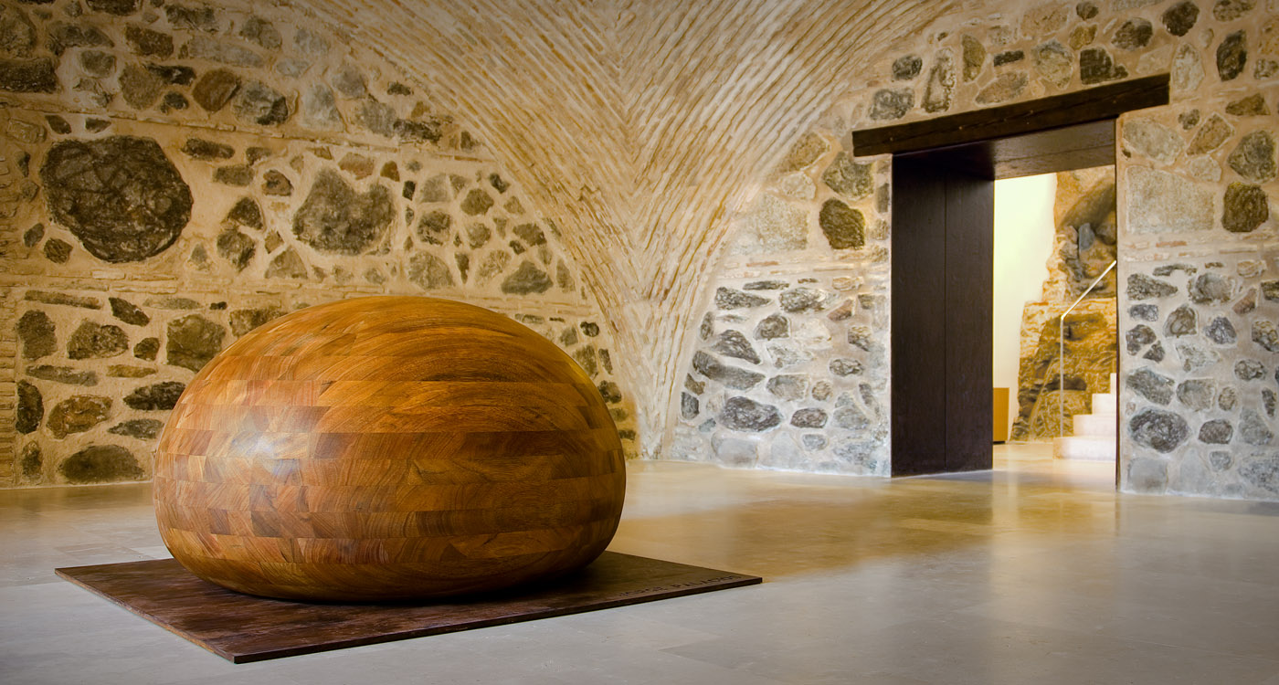Large format sculpture by Jorge Palacios